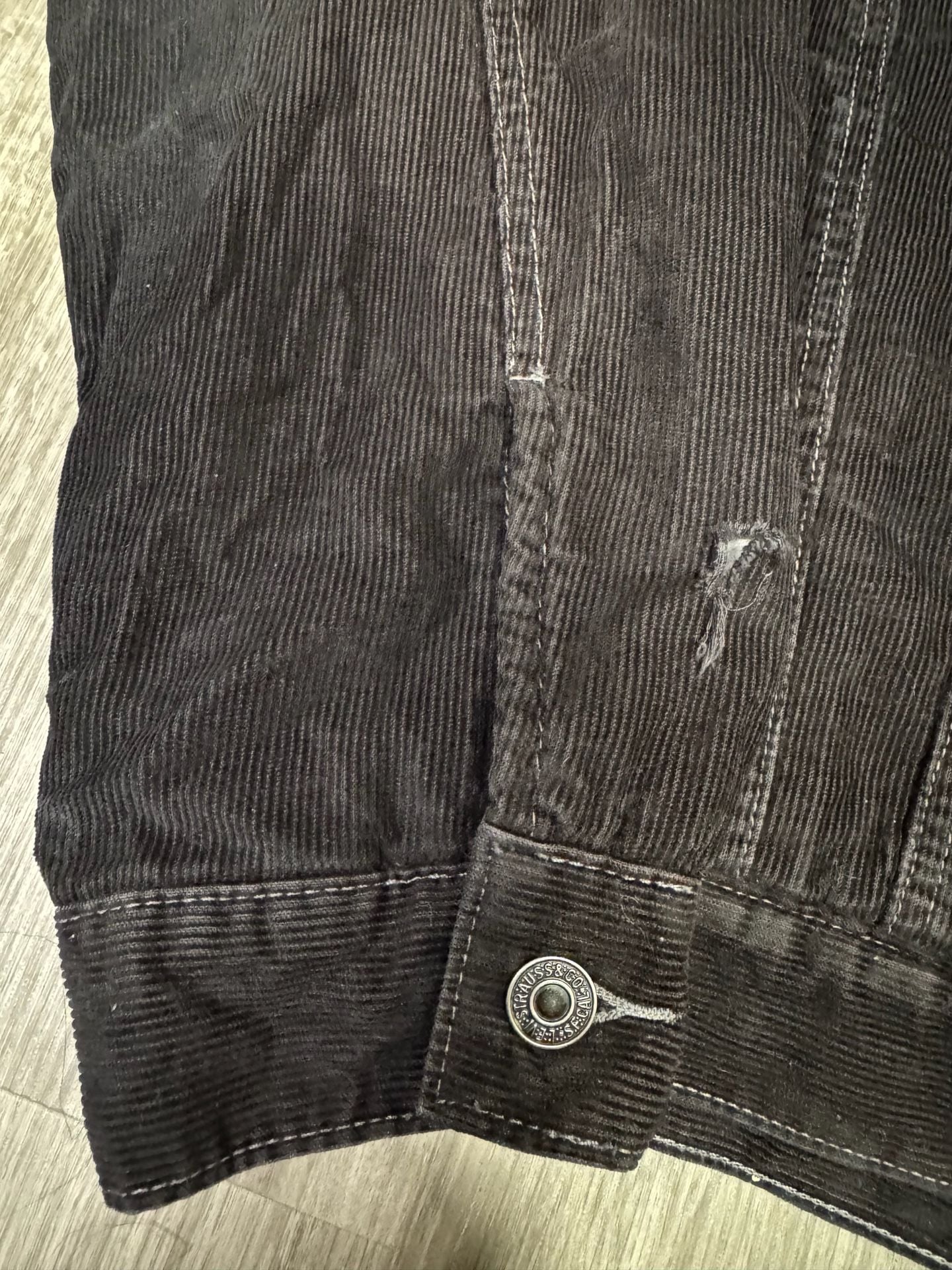 Vintage Y2K Levi’s 70520 Black Corduroy Sherpa Trucker Jacket XL

 10