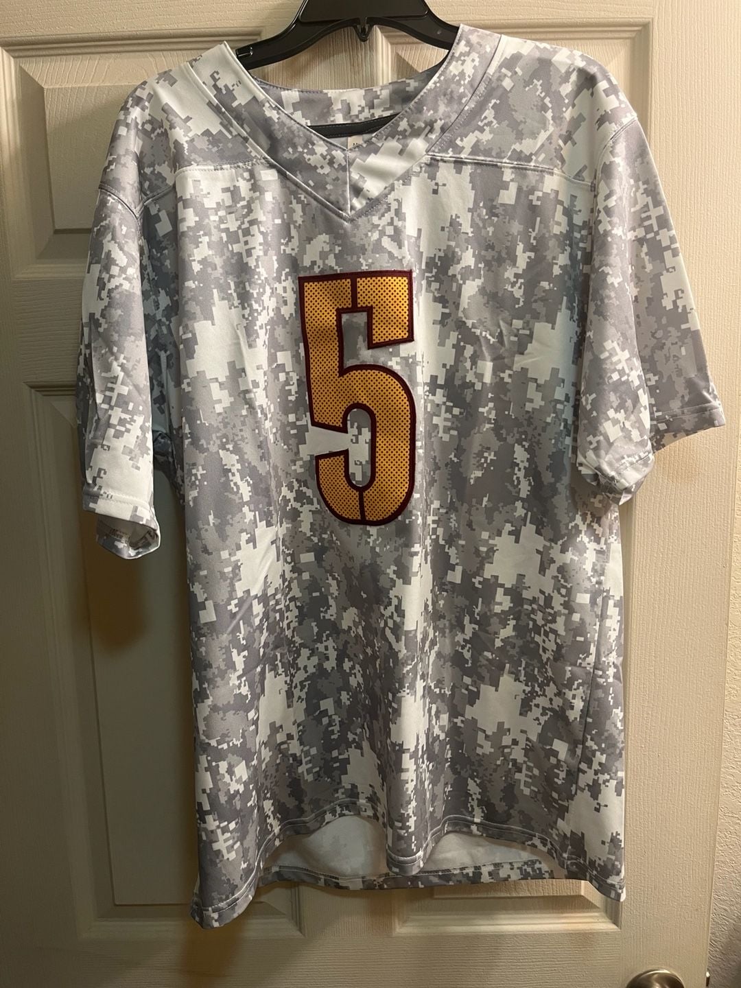 Washington Commanders Daniels Jersey Size M Camo 2