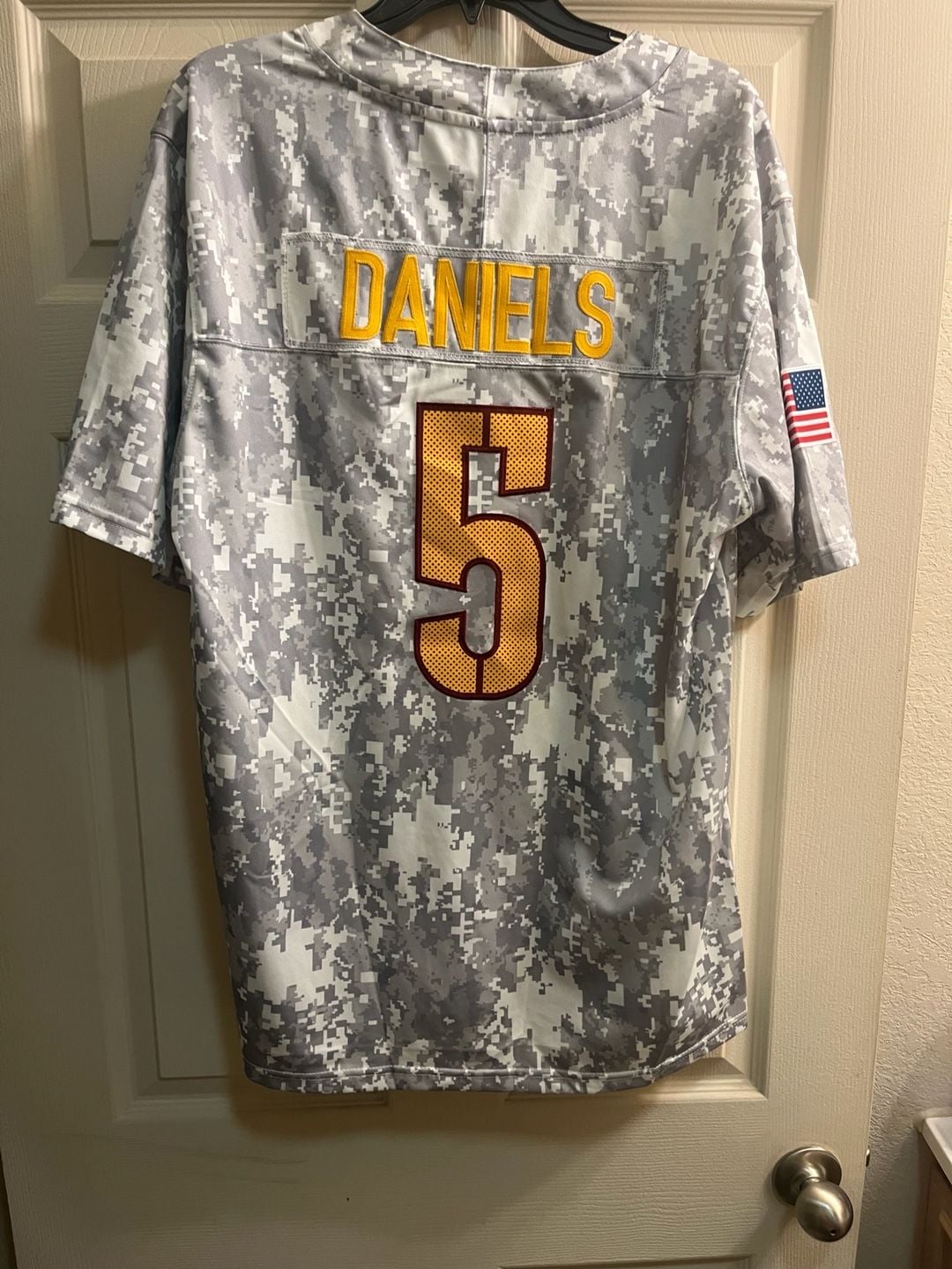 Washington Commanders Daniels Jersey Size M Camo 4
