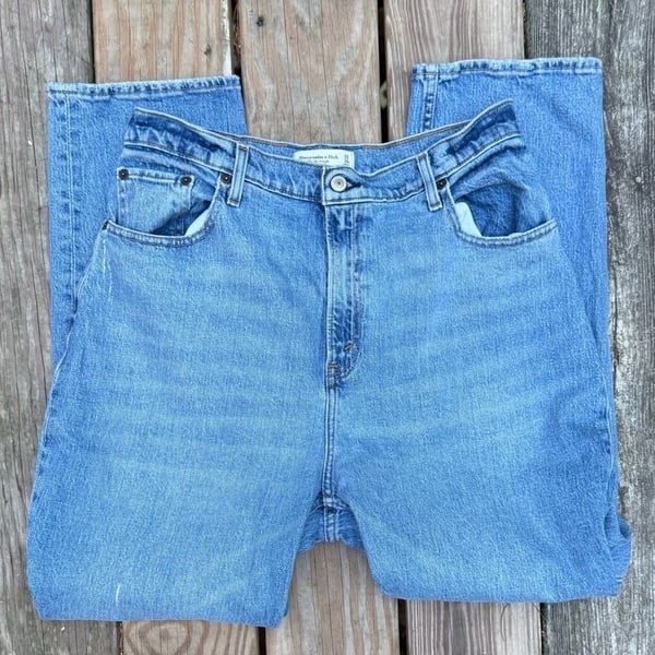 Abercrombie & Fitch The 90s Straight Ultra High Rise Jeans Size 33 16R