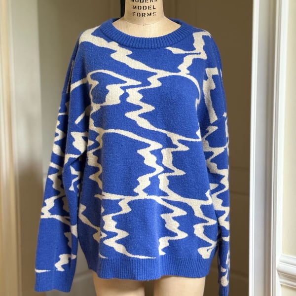 Le Lis Collection Abstract Jacquard Knit Statement Sweater Size L Blue White