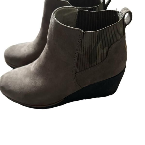 Dr. Scholl's Shoes Lean In Women's Green With Army Fatigue Wedge Ankle Bootie 9M