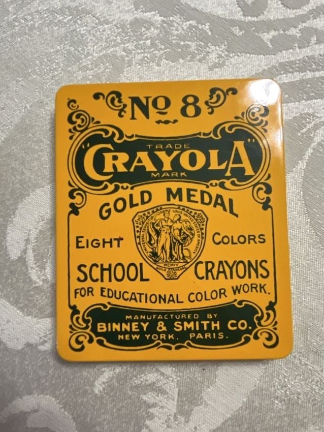 Crayola No. 8 Gold Medal School Crayons Collector's Tin 1