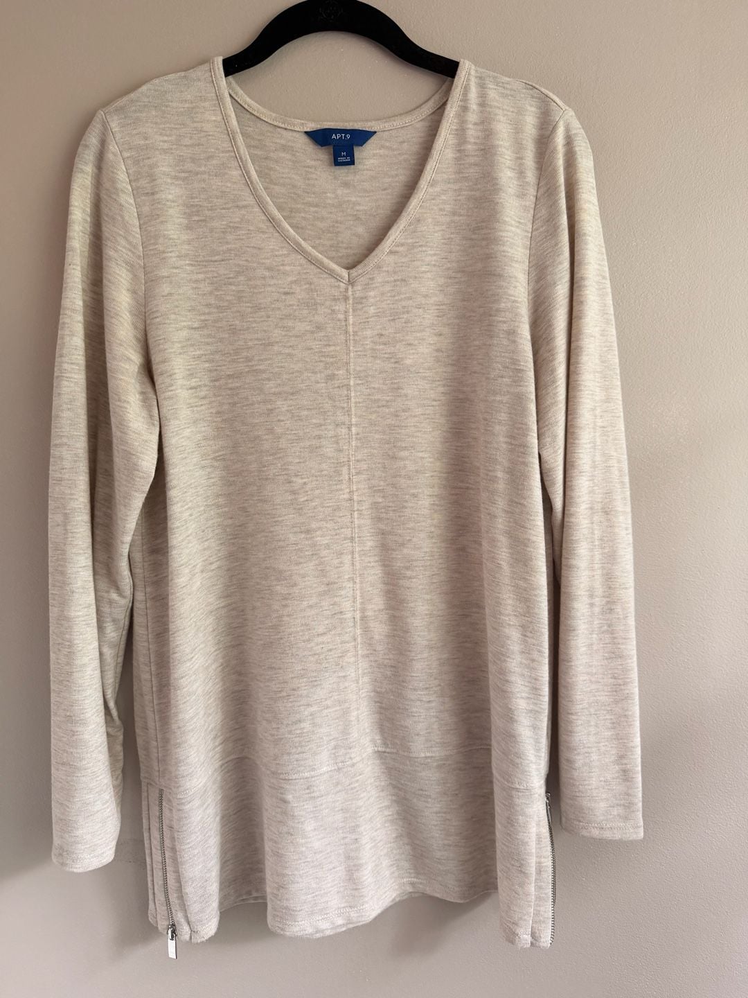 Apt. 9 Ladies Long Sleeve V-Neck Top Size M Heather Beige Zipper Sides 2