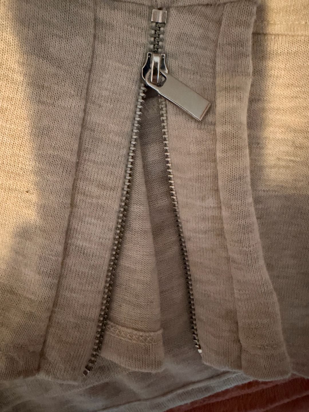 Apt. 9 Ladies Long Sleeve V-Neck Top Size M Heather Beige Zipper Sides 3