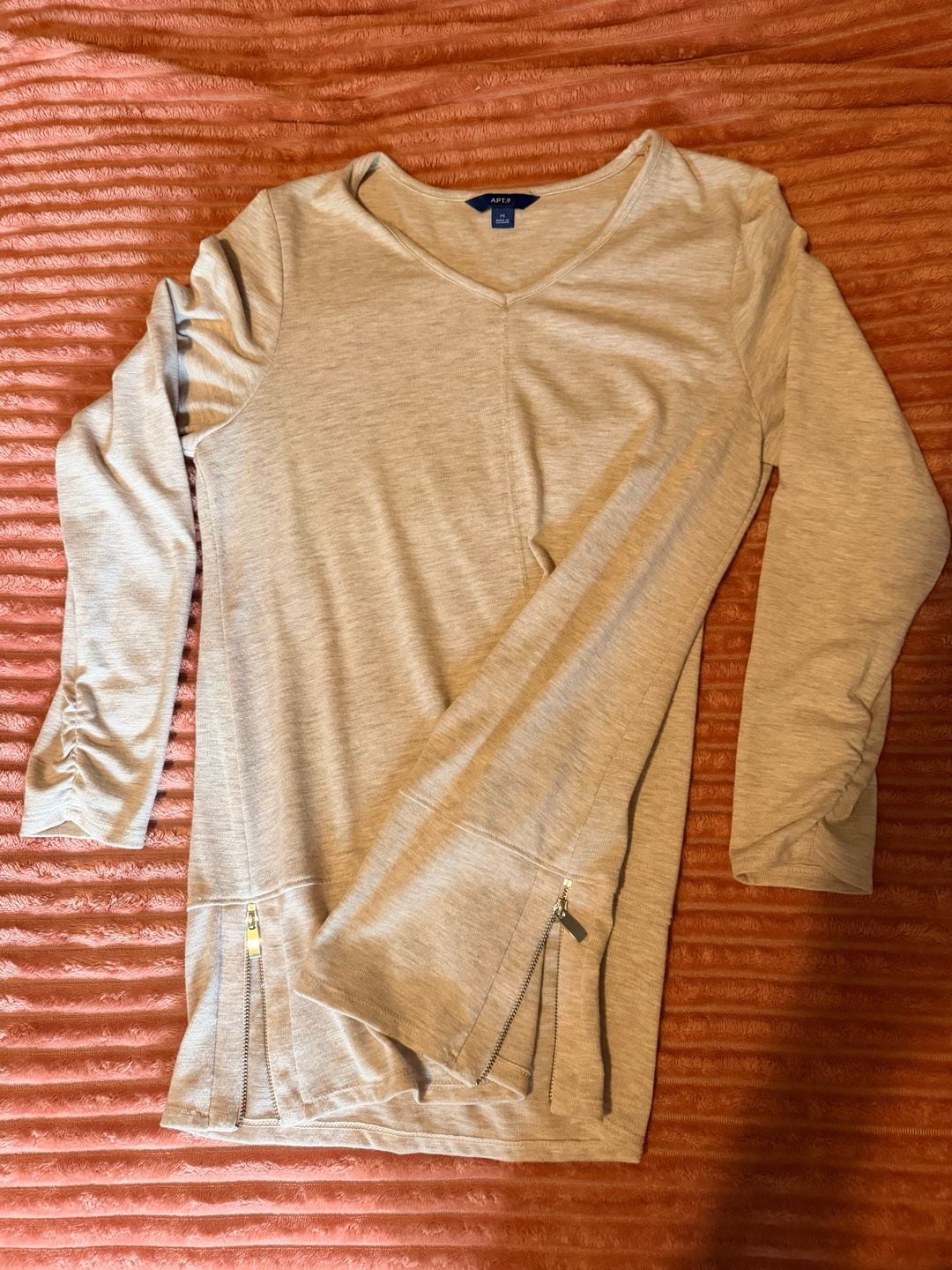 Apt. 9 Ladies Long Sleeve V-Neck Top Size M Heather Beige Zipper Sides 11