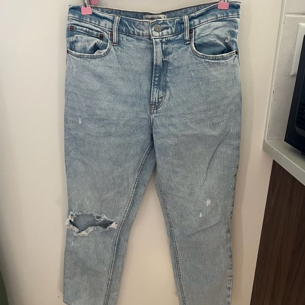 Abercrombie & Fitch The Skinny High Rise Size 29 8s Distressed Jeans
