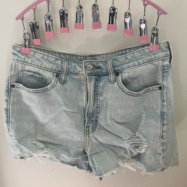 Old Navy High-Rise OG Straight Shorts Size 8 Light Wash Distressed