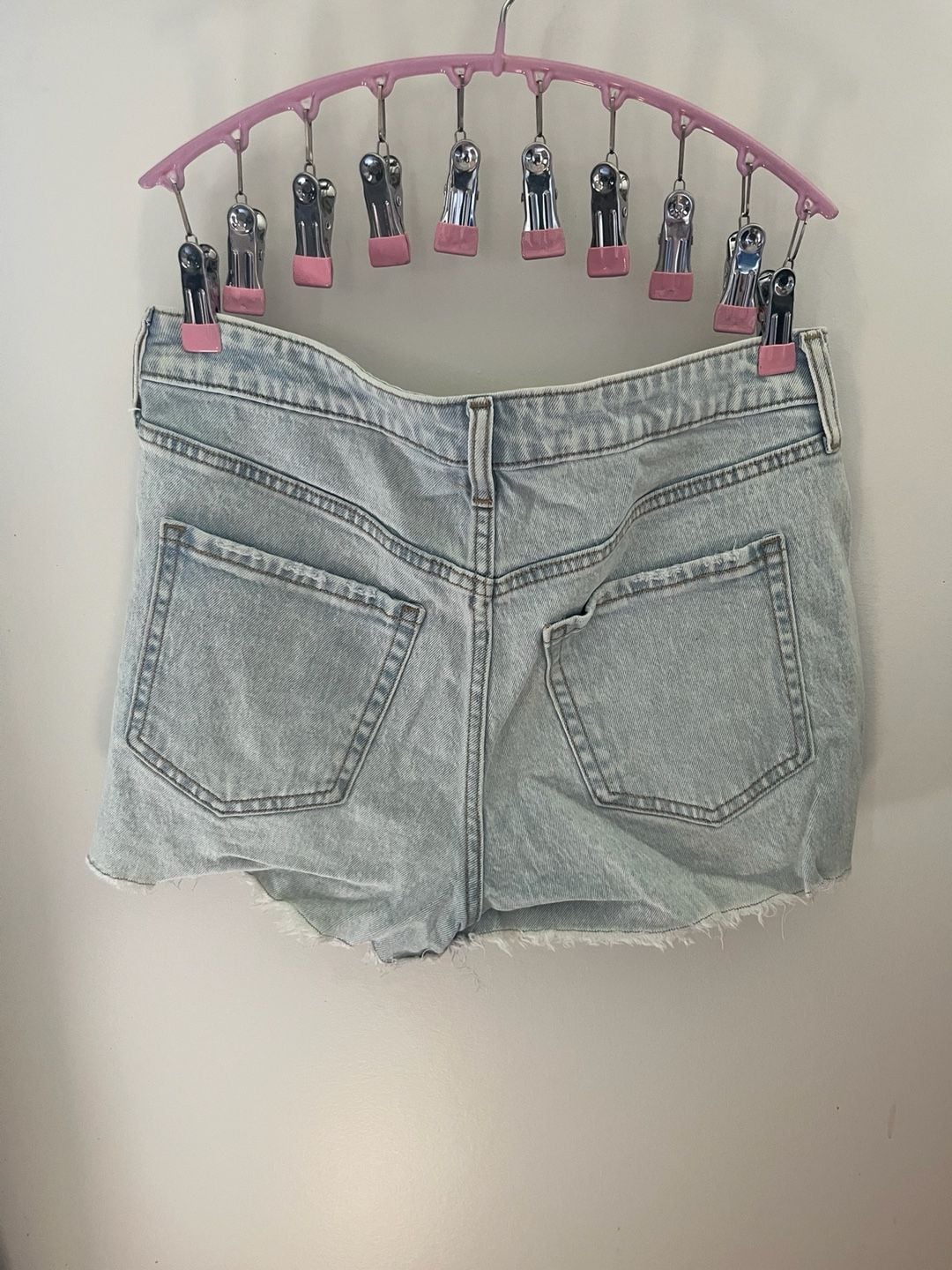 Old Navy High-Rise OG Straight Shorts Size 8 Light Wash Distressed 4
