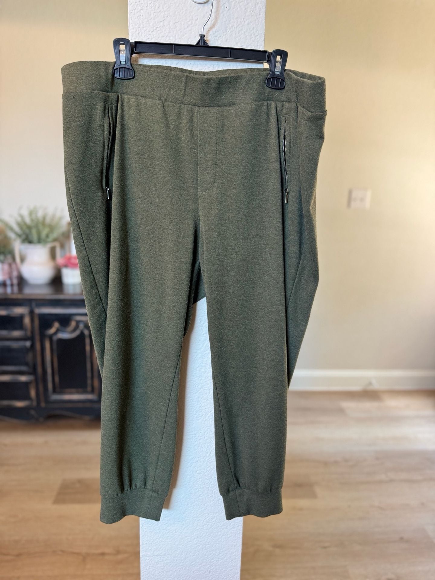 Torrid Jogger Pants Size 2 Olive Green Zipper Pockets Cuffed 2