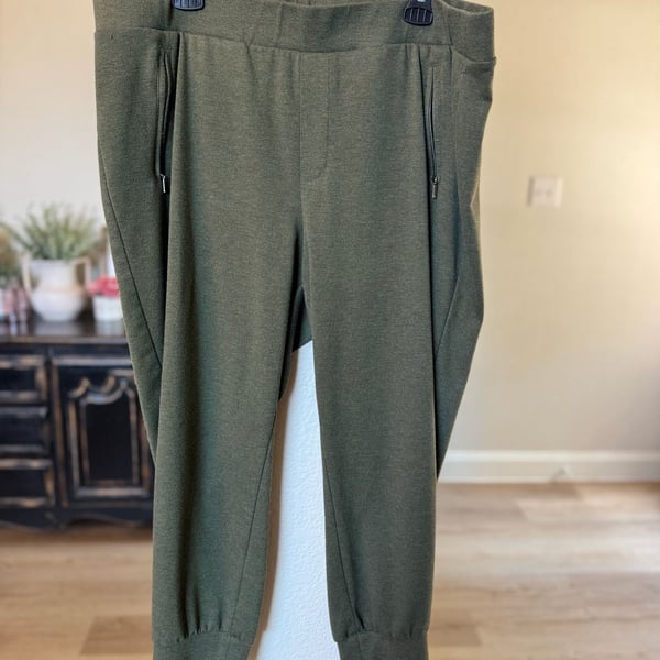 Torrid Jogger Pants Size 2 Olive Green Zipper Pockets Cuffed