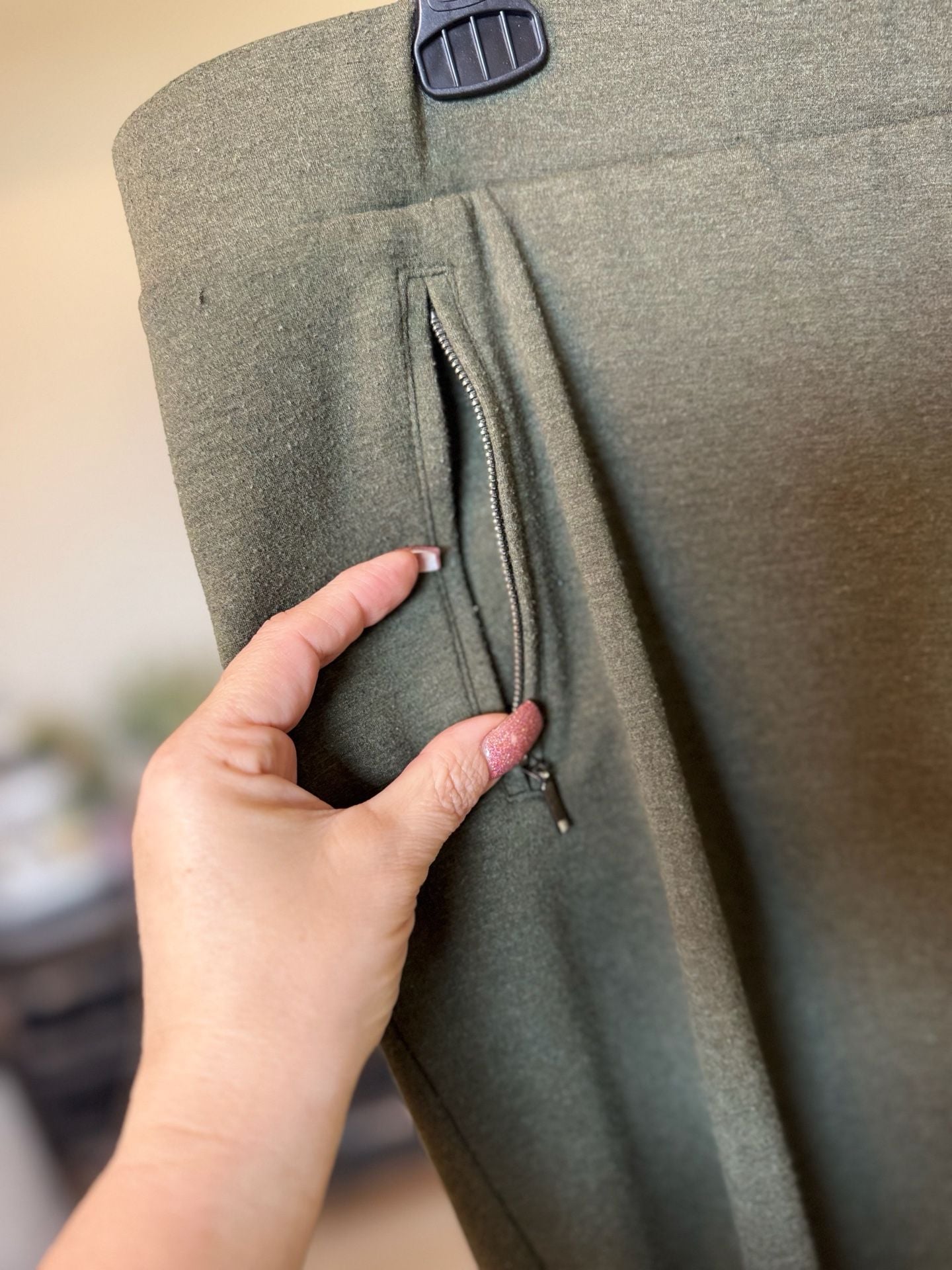 Torrid Jogger Pants Size 2 Olive Green Zipper Pockets Cuffed 3