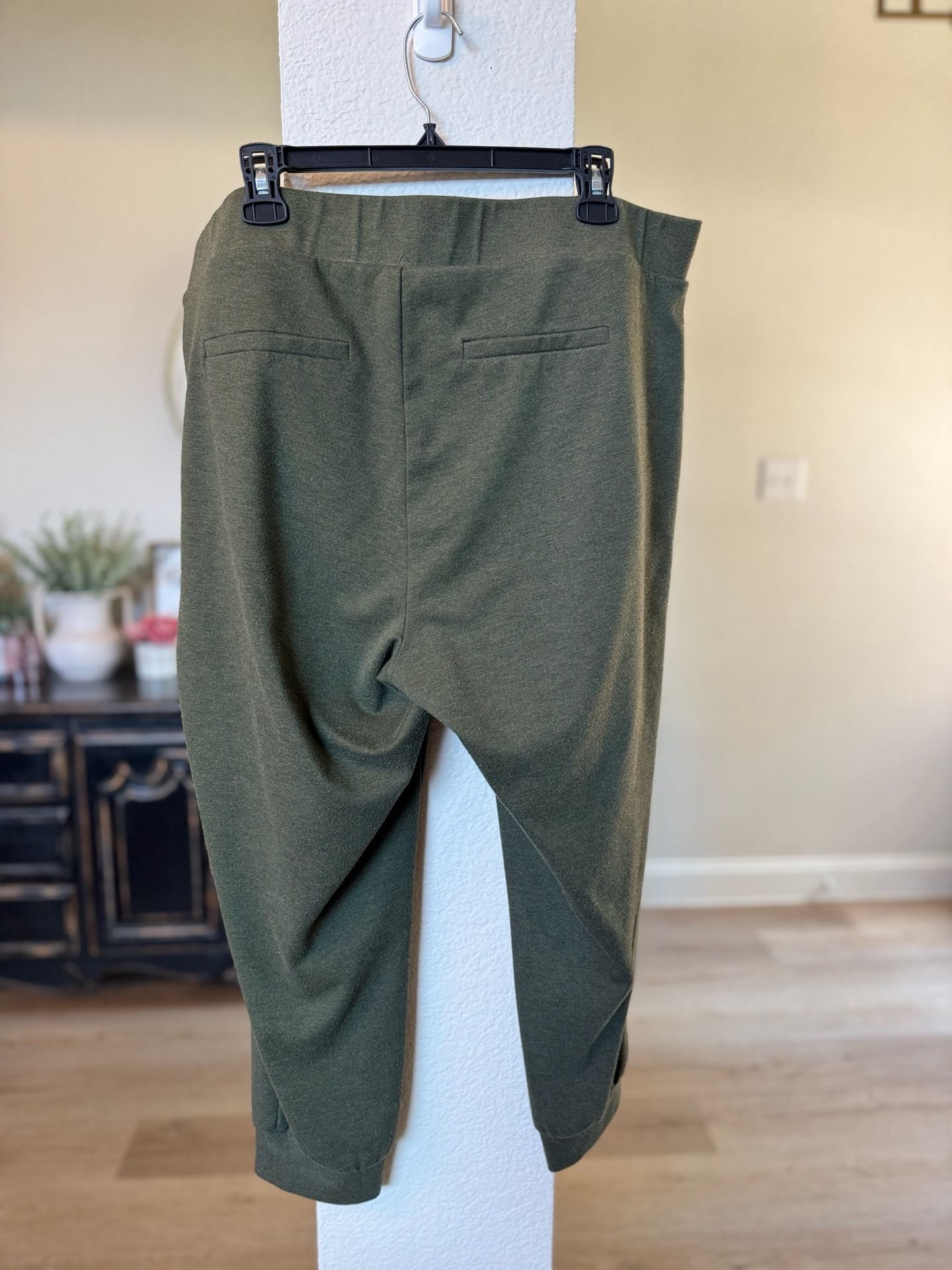 Torrid Jogger Pants Size 2 Olive Green Zipper Pockets Cuffed 5