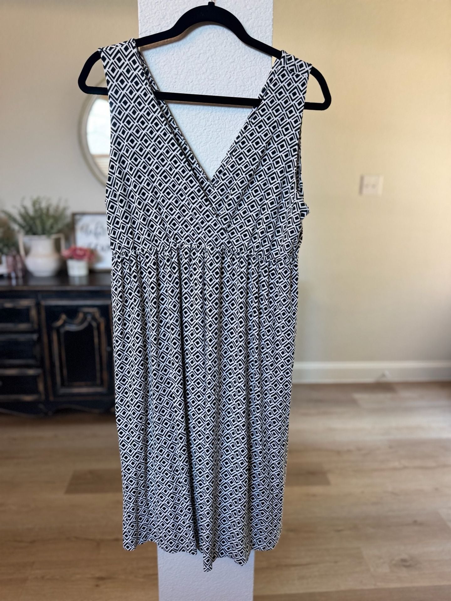 New York & Company Dress Size L Black White Geo Print Sleeveless Maxi 2