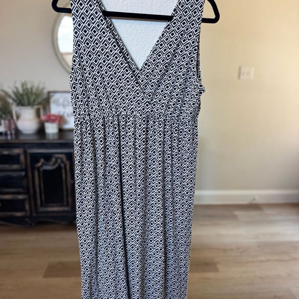 New York & Company Dress Size L Black White Geo Print Sleeveless Maxi
