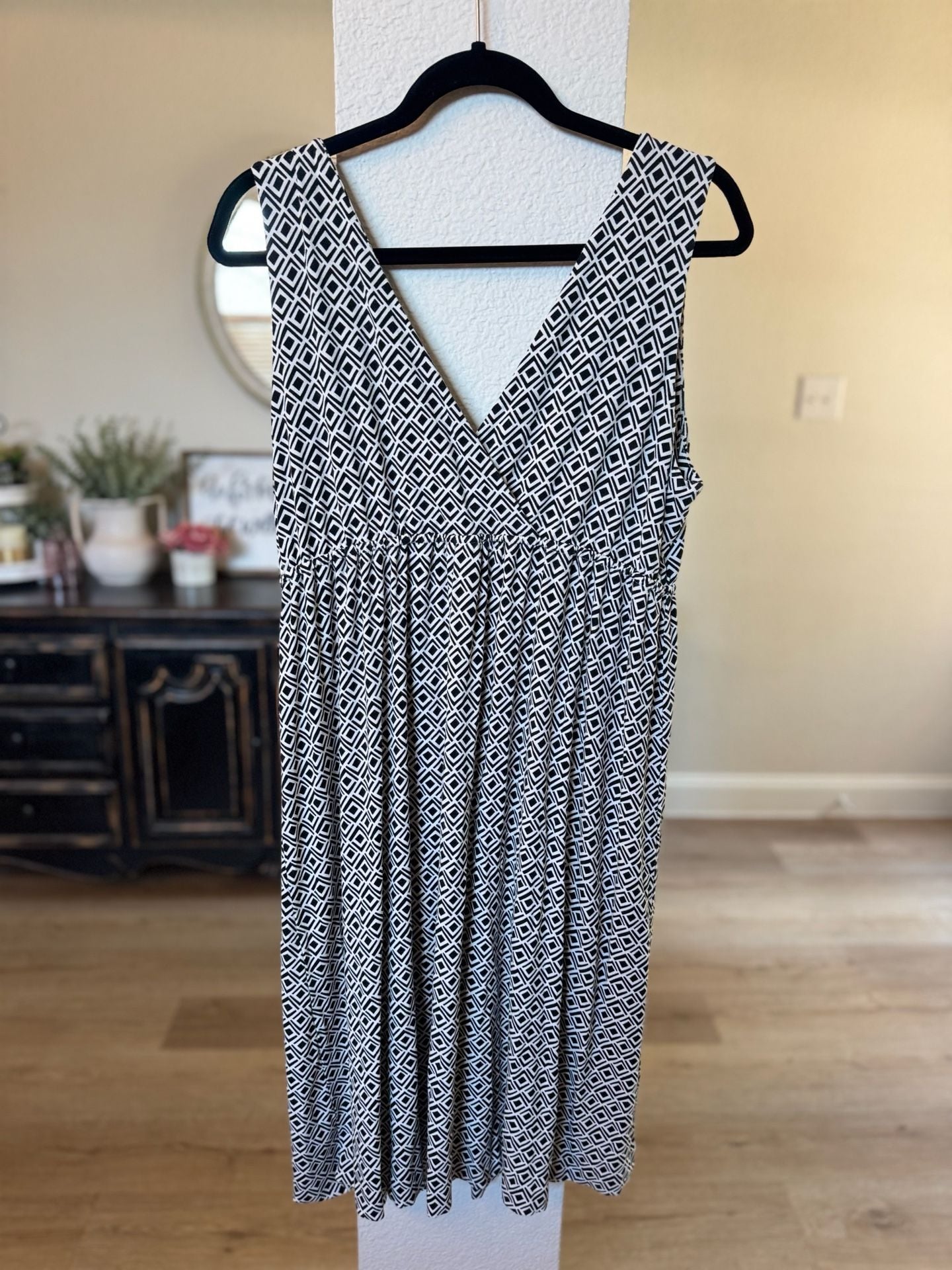 New York & Company Dress Size L Black White Geo Print Sleeveless Maxi 4