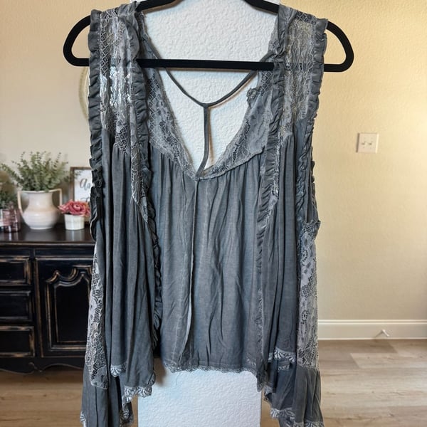 POL Sleeveless Lace Draped Kimono Top Size L Grey