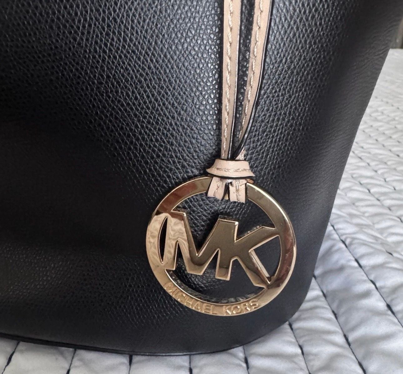 Michael Kors Bucket Bag Black Leather 4