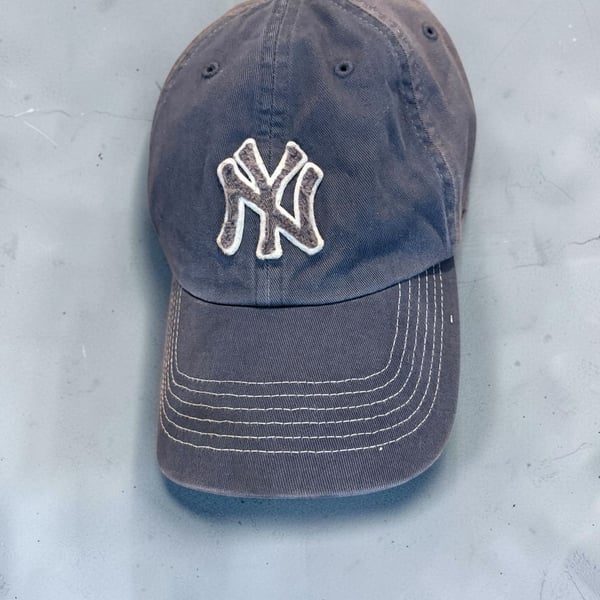 Twins Enterprise New York Yankees The Franchise Baseball Cap Size M Grey medium