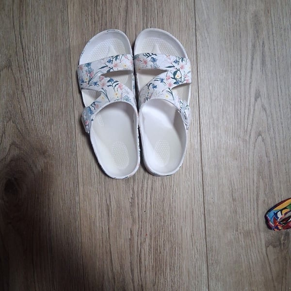 R&B Printed Comfort Sandals White Floral