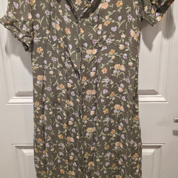 Gap Floral Midi Dress Size M Green Rayon Short Sleeve Button Front