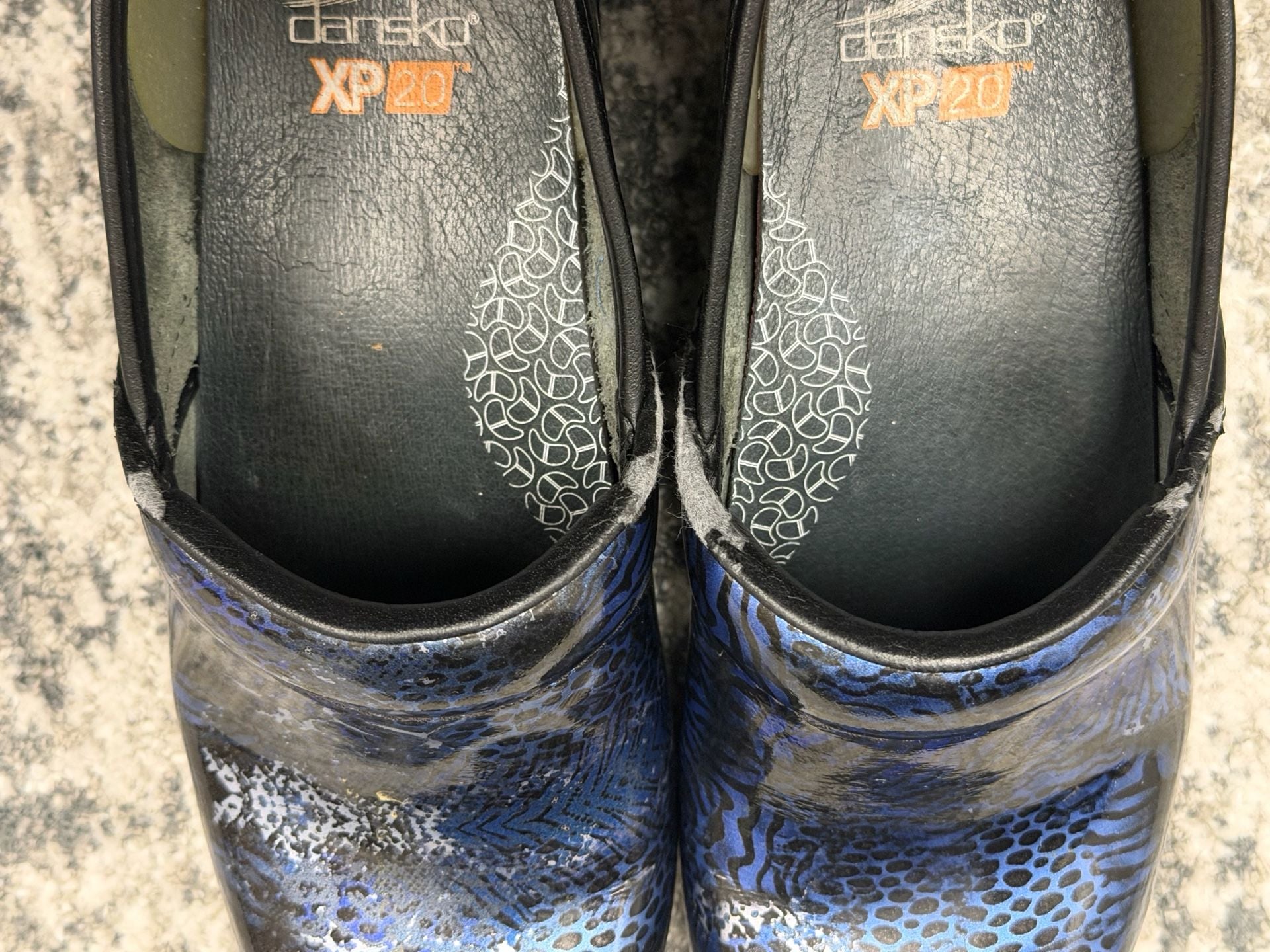 Dansko XP 2.0 Clogs Size 38 Blue Animal Patent Leather 7