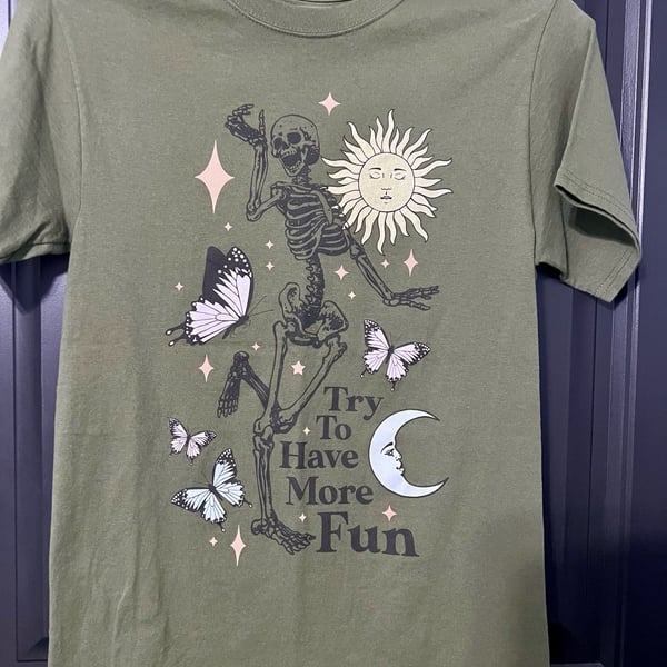 Empyre More Fun Skeleton Graphic T-Shirt Size Small Green