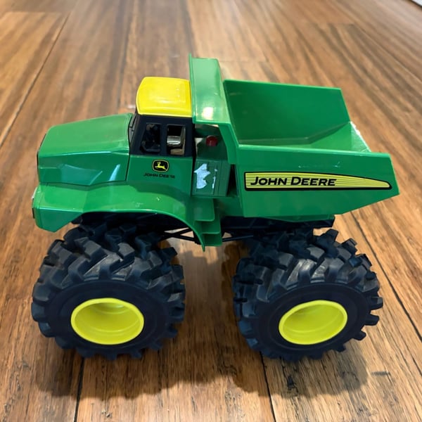 ERTL John Deere Monster Treads Dump Truck Green Toy