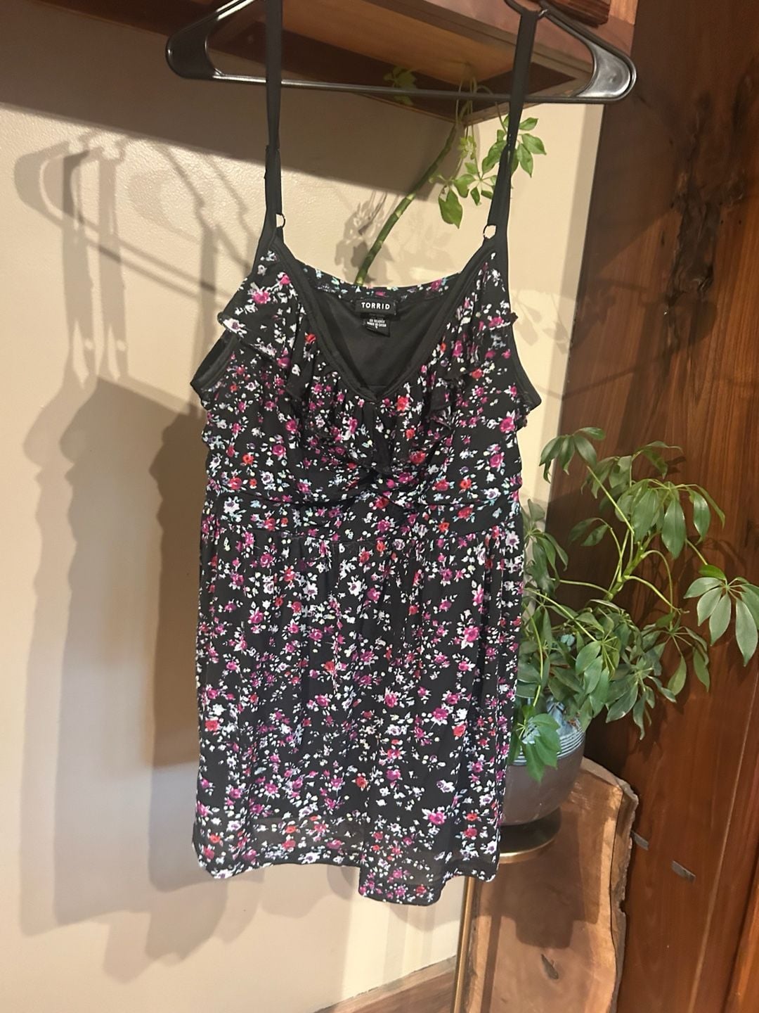 Torrid Floral Cami Top Size 0X Black Ruched Ruffle 2