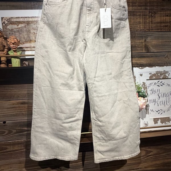 KanCan Ultra High Rise Cropped Wide Leg Jeans Size 15/31 Beige