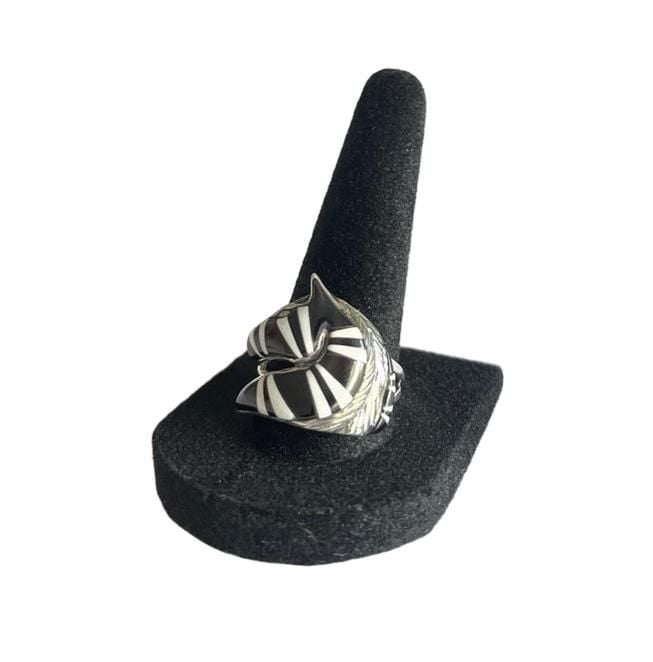 Vintage Sterling Silver Horse Ring with Black Onyx & Howlite Inlay – Size 9 7