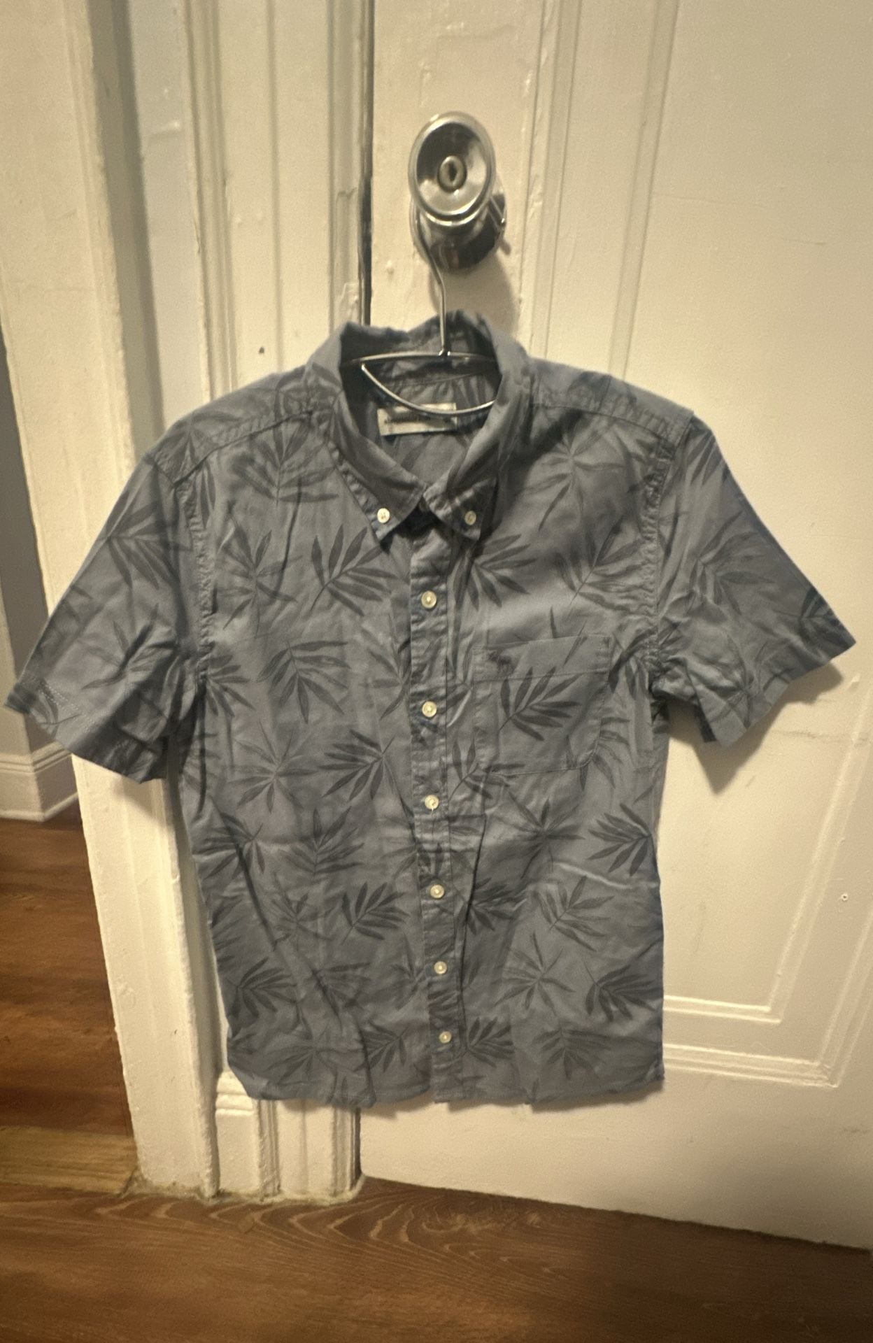 Abercrombie Kids Short Sleeve Button-Down Shirt Size 13/14 Blue Tropical Leaf 2
