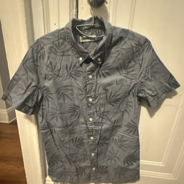 Abercrombie Kids Short Sleeve Button-Down Shirt Size 13/14 Blue Tropical Leaf