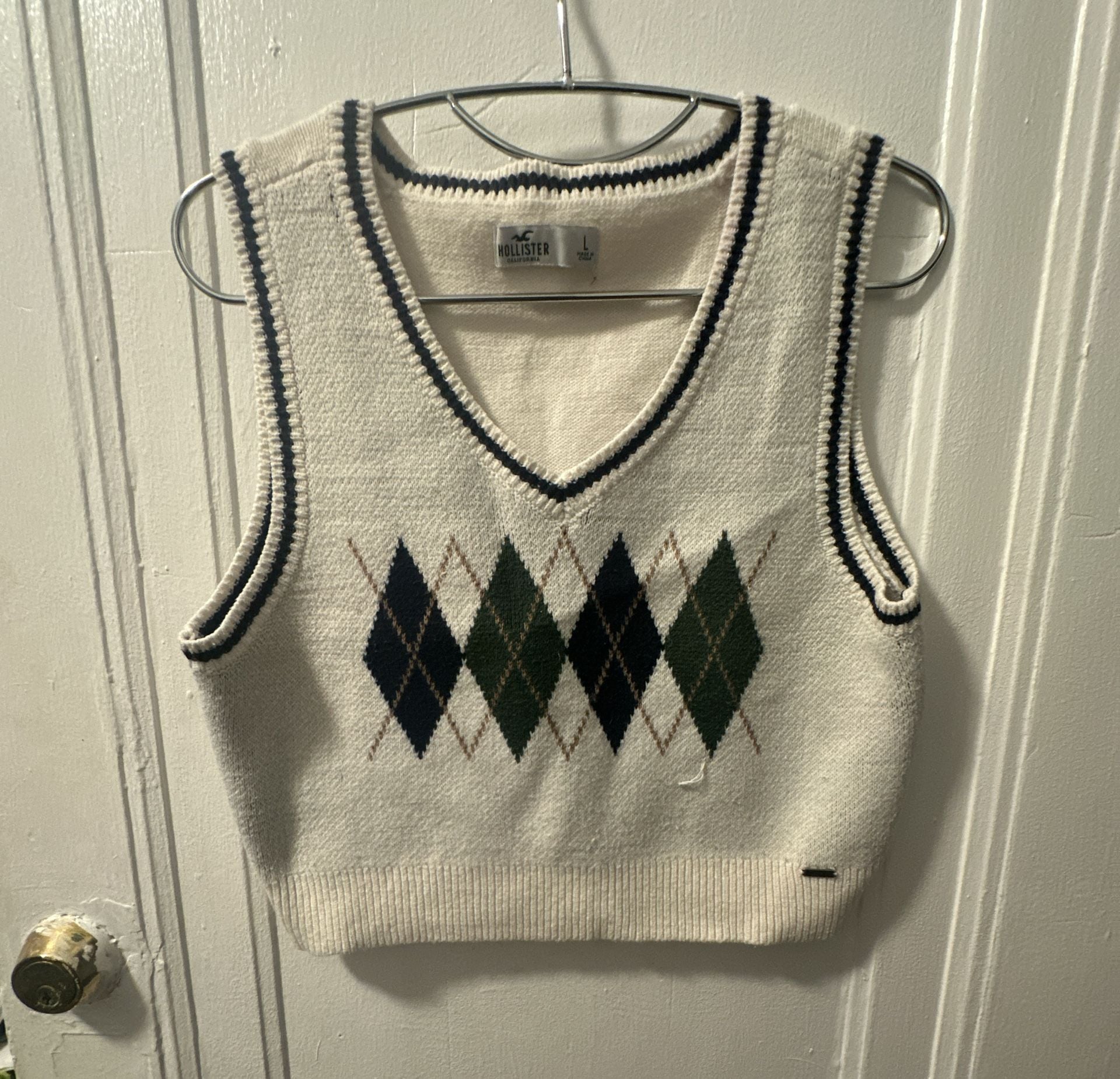 Hollister Argyle Sweater Vest Size L Cream V-Neck Cropped Pullover 2