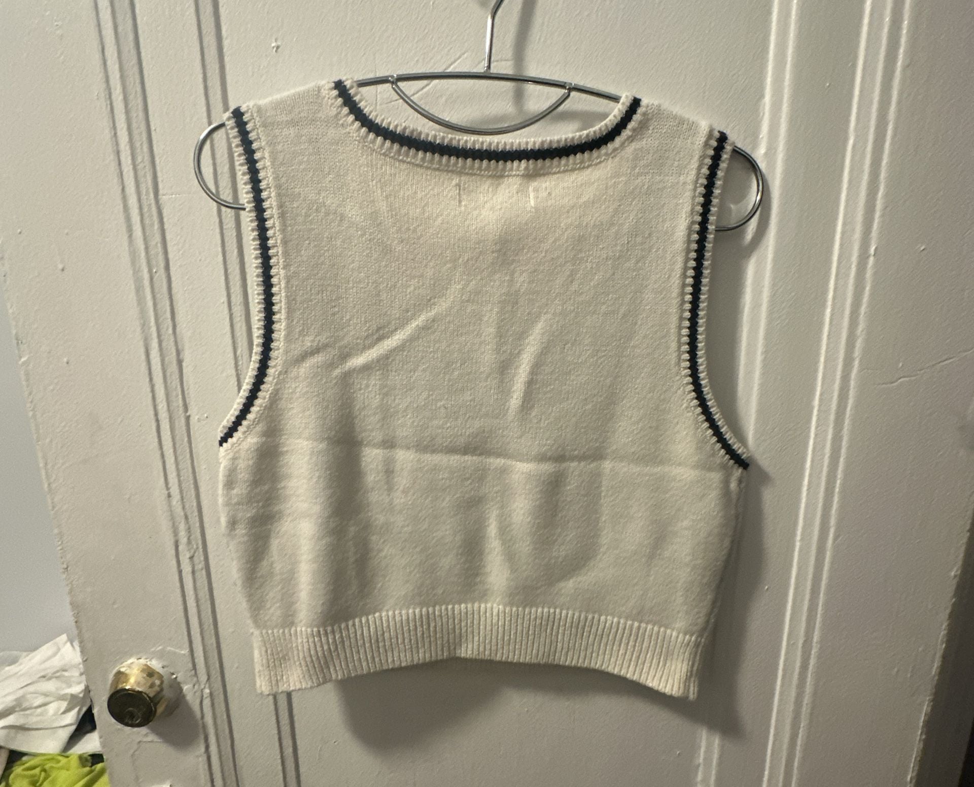 Hollister Argyle Sweater Vest Size L Cream V-Neck Cropped Pullover 3