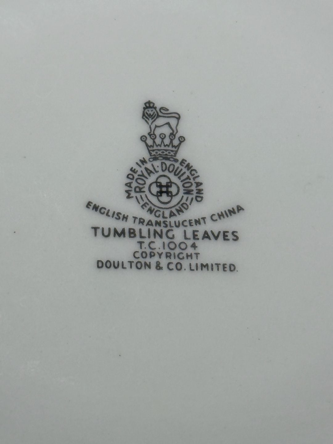 Royal Doulton Tumbling Leaves T.C. 1004 Covered Vegetable Serving Dish 9
