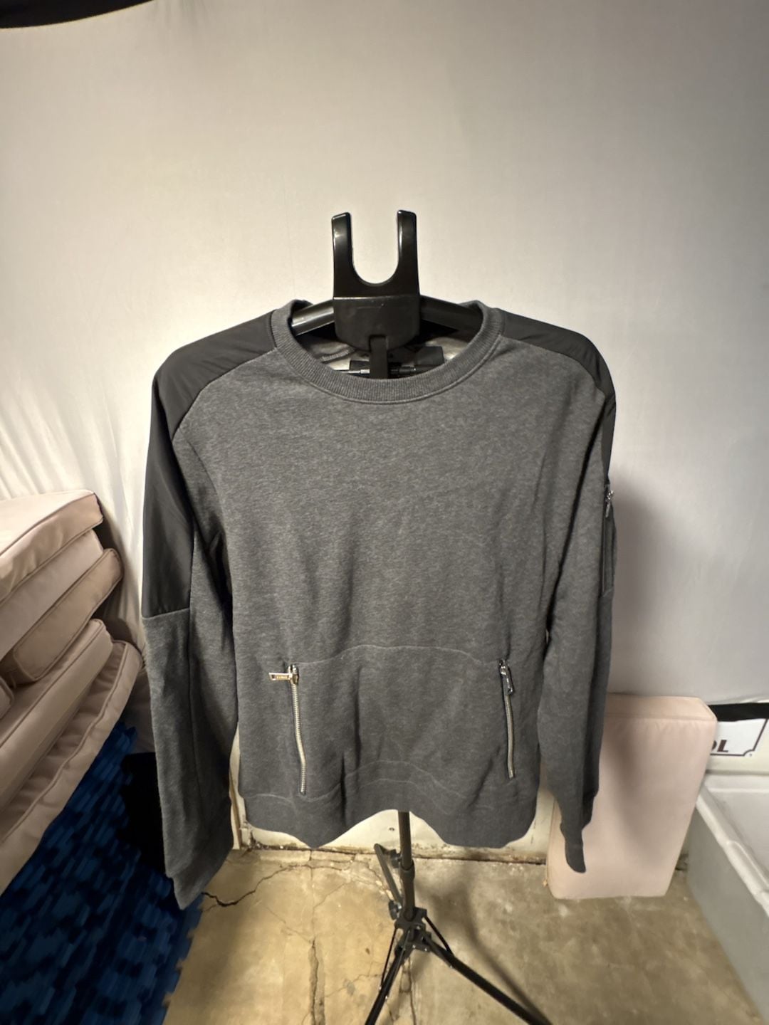 Guess Sweatshirt Gray Black Zipper Pockets 3