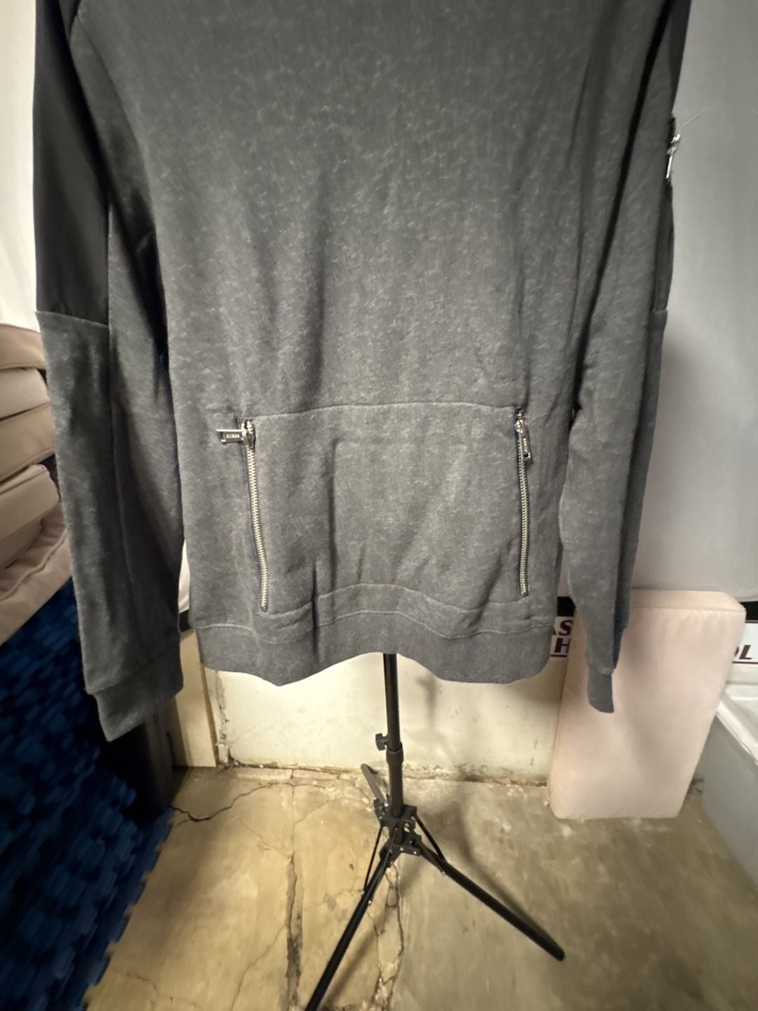 Guess Sweatshirt Gray Black Zipper Pockets 4