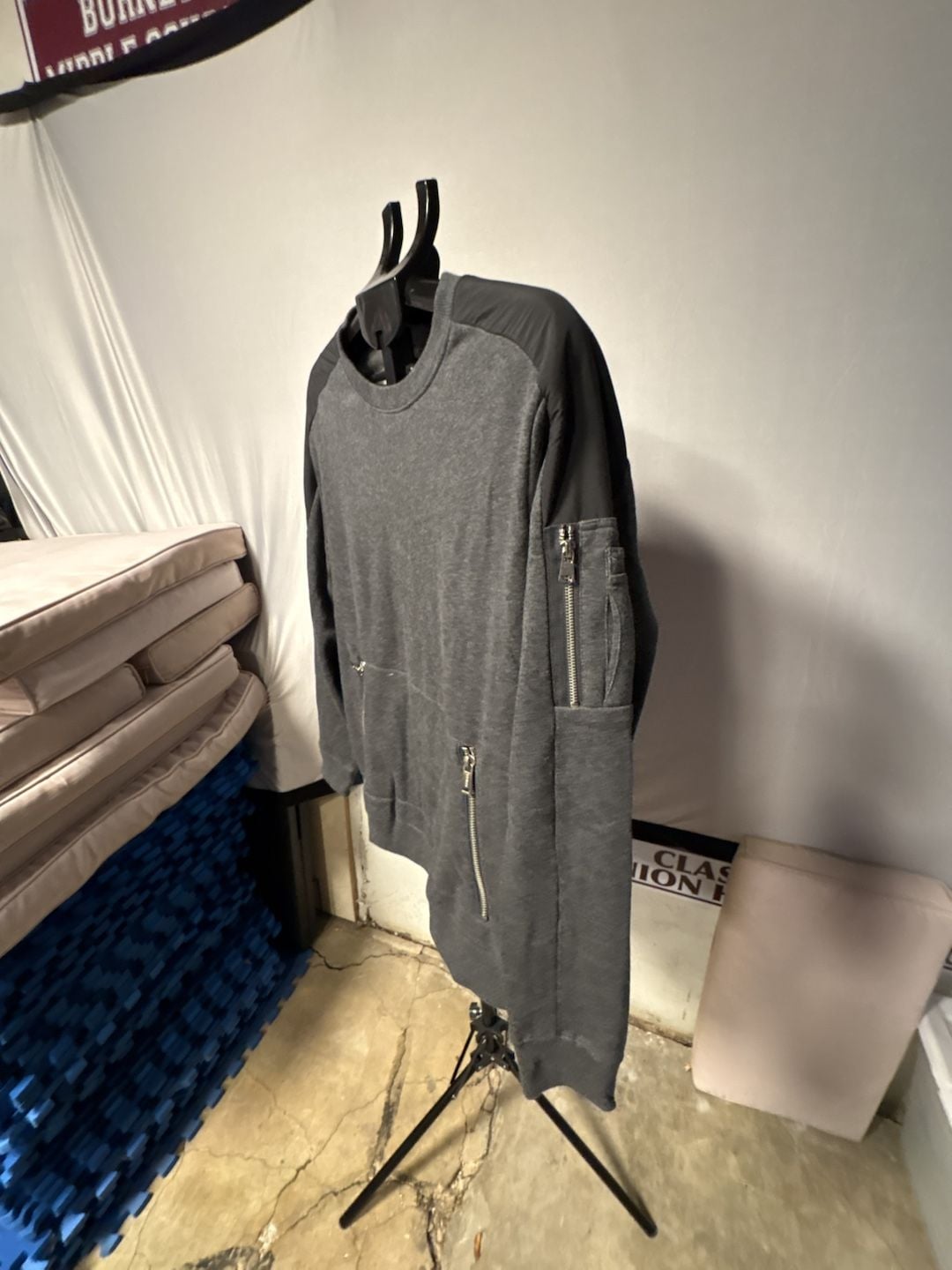 Guess Sweatshirt Gray Black Zipper Pockets 7
