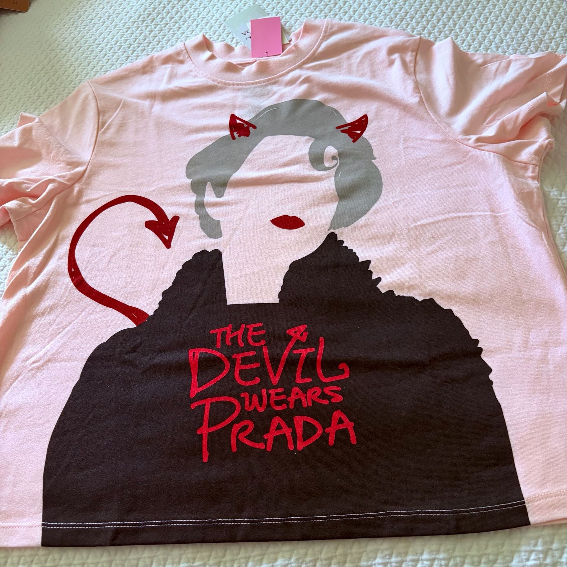The Devil Wears Prada Women’s Graphic T-Shirt Pink Size M NWT Movie Tee 2