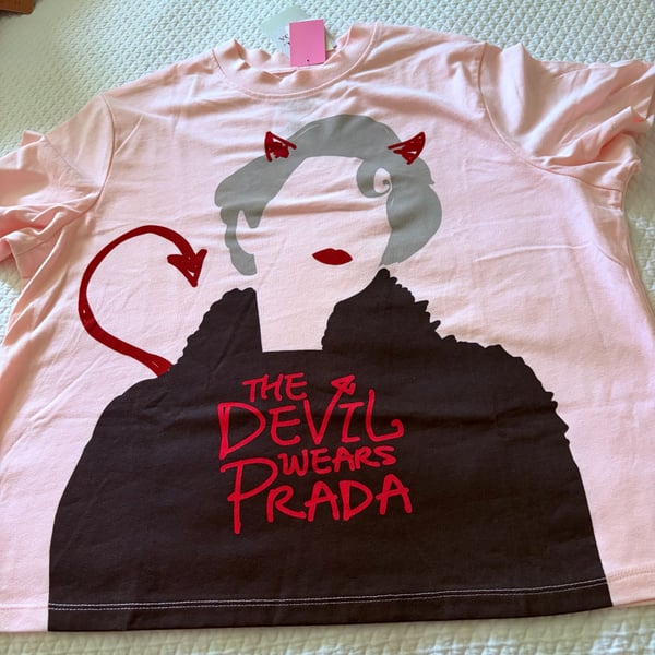 The Devil Wears Prada Women’s Graphic T-Shirt Pink Size M NWT Movie Tee