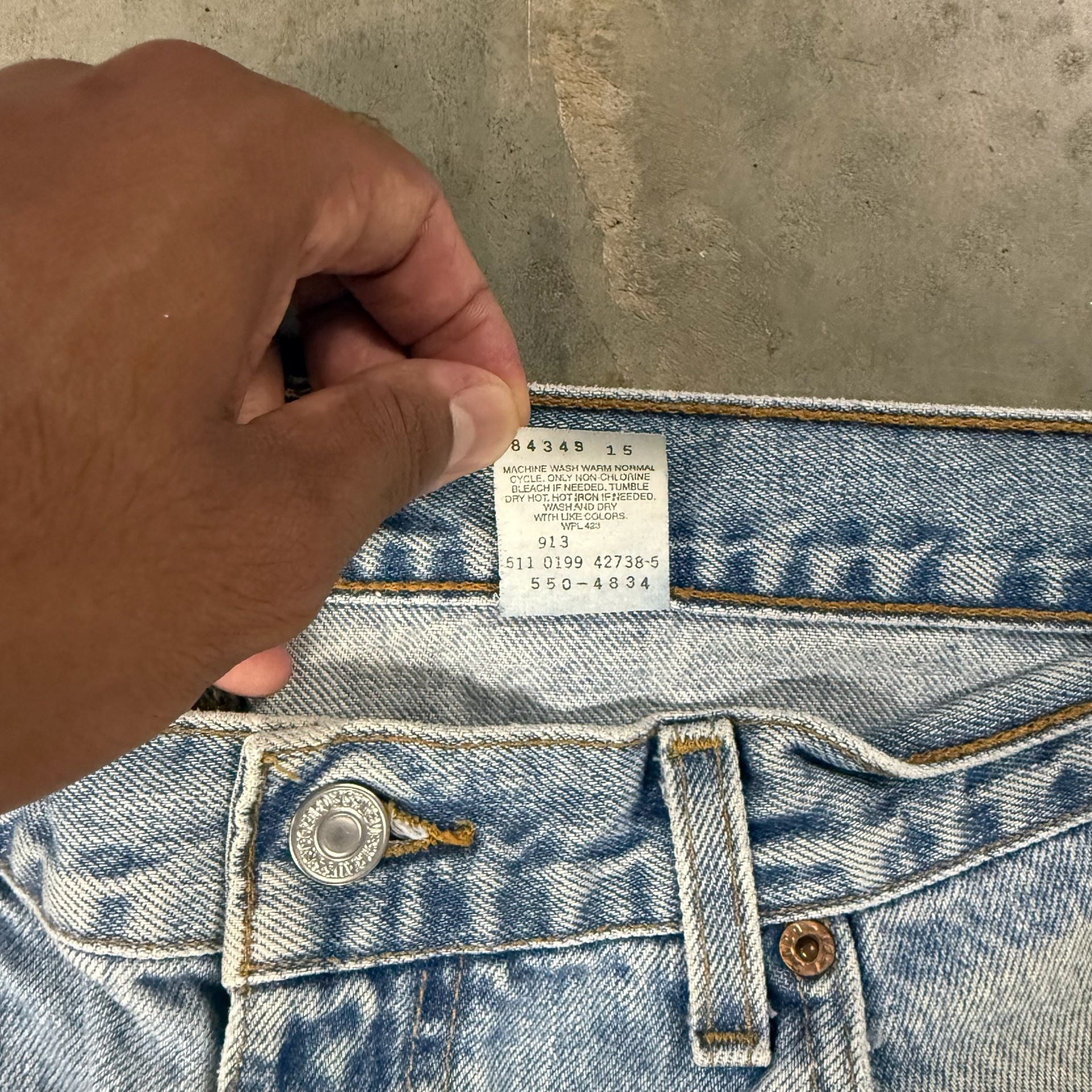 Vintage 1990s Levi's 550 Relaxed Fit Jeans Size 38x30 Light Wash Denim 7