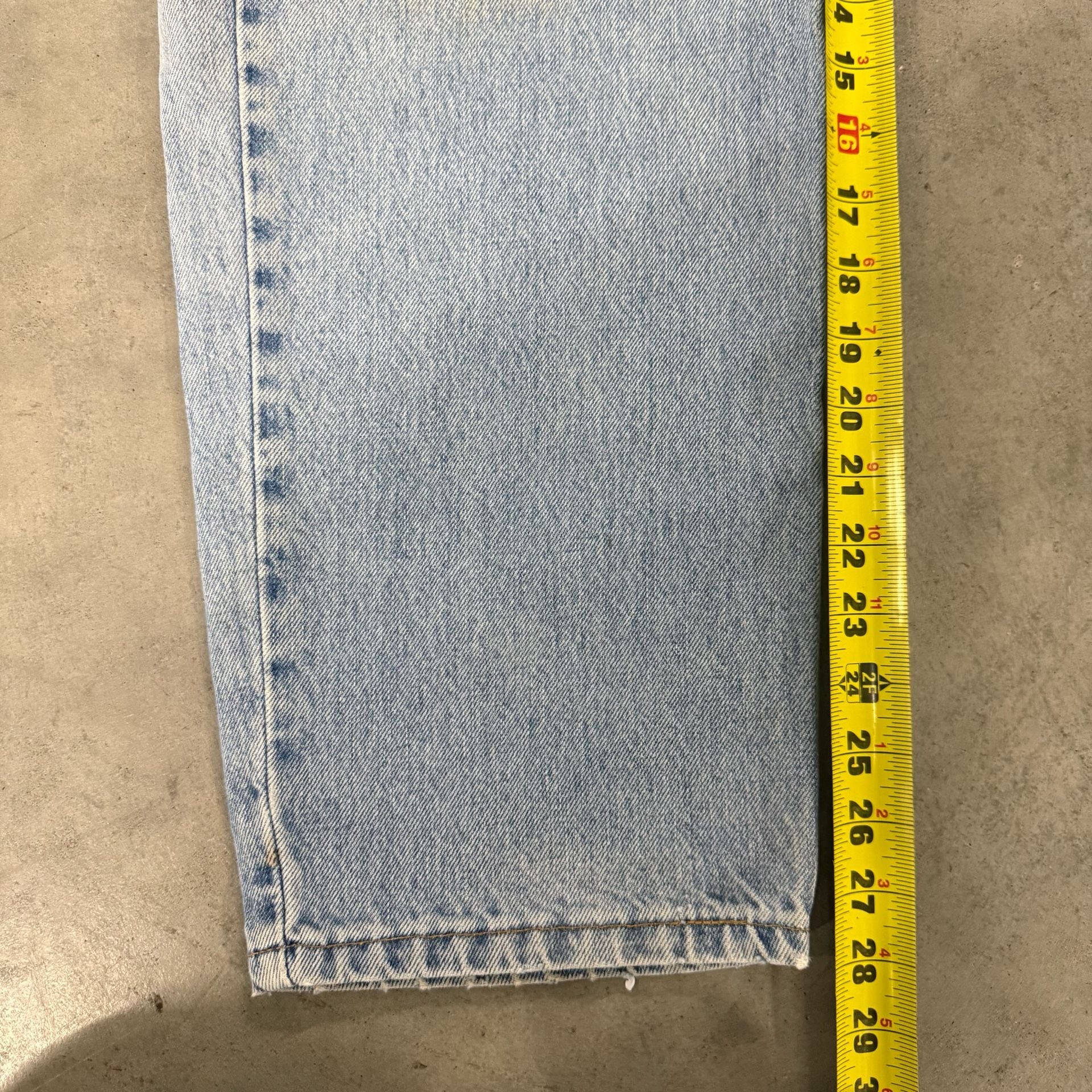 Vintage 1990s Levi's 550 Relaxed Fit Jeans Size 38x30 Light Wash Denim 8
