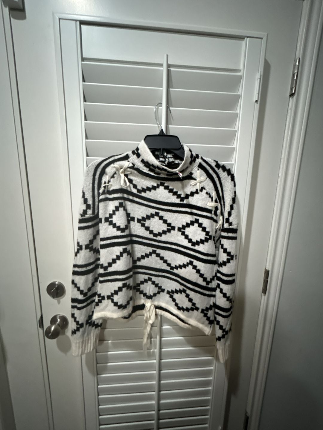 Chic Happens Aztec Print Sweater Size M Black White Mock Neck 2