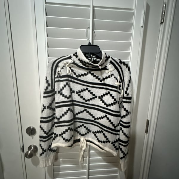 Chic Happens Aztec Print Sweater Size M Black White Mock Neck