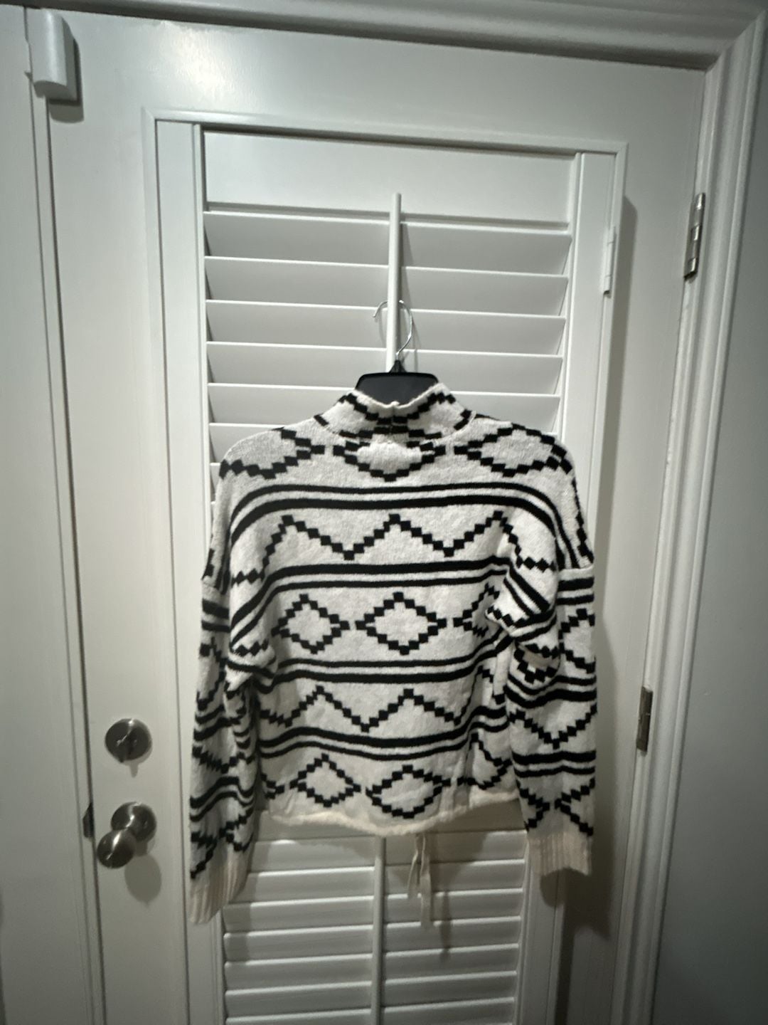 Chic Happens Aztec Print Sweater Size M Black White Mock Neck 3