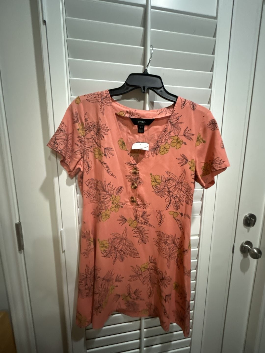 RVCA Floral Short Sleeve Dress Size XS Pink V-Neck Button Front 2