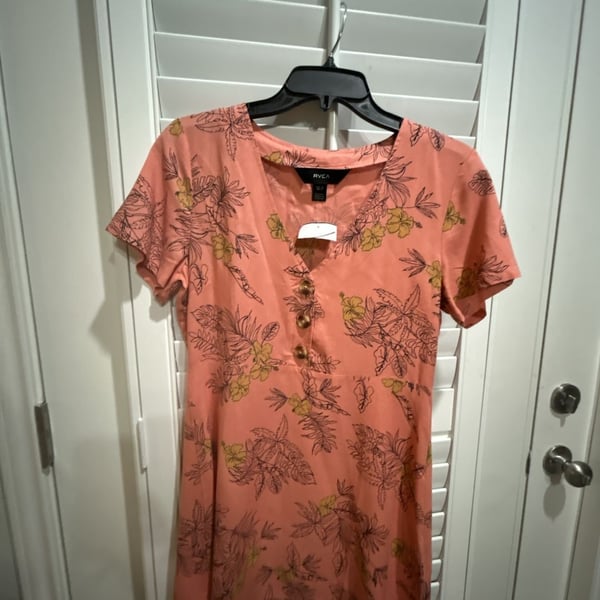 RVCA Floral Short Sleeve Dress Size XS Pink V-Neck Button Front