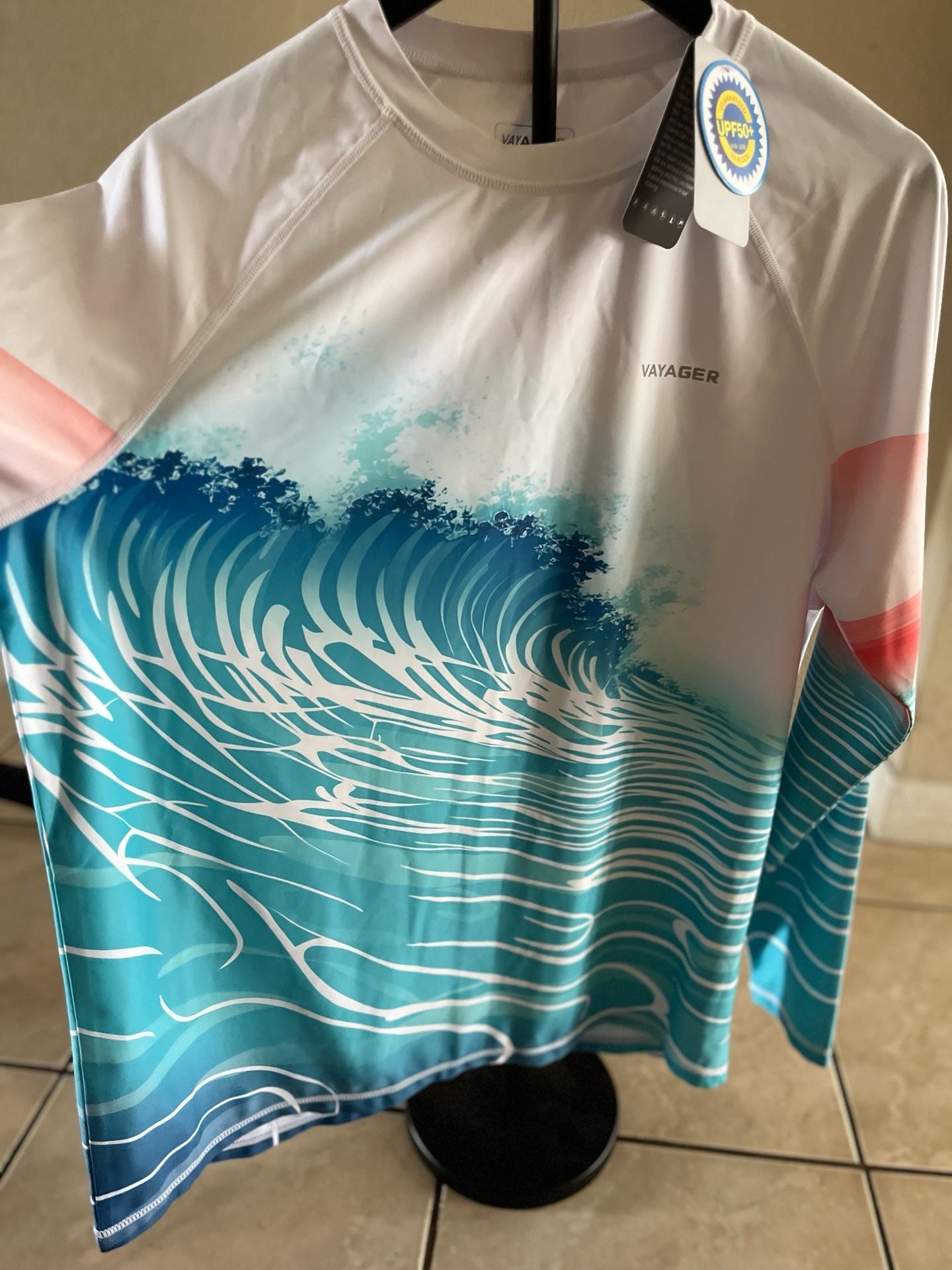 Vayager UPF 50+ Rash Guard Size L Wave Print Long Sleeve 3