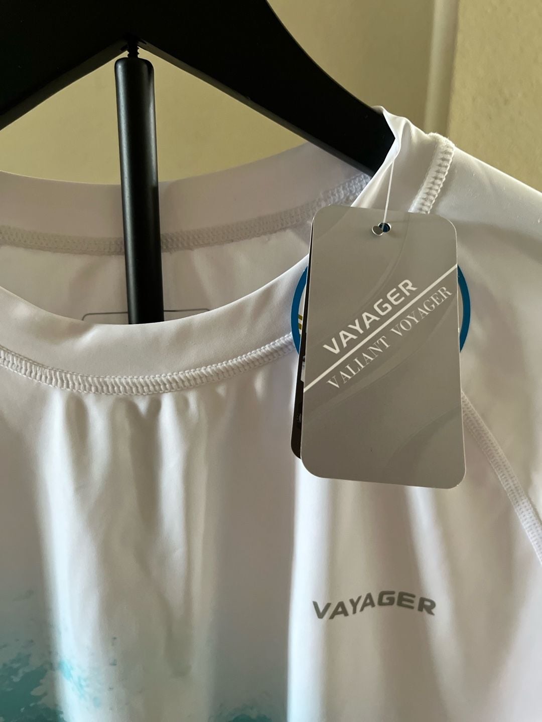 Vayager UPF 50+ Rash Guard Size L Wave Print Long Sleeve 6